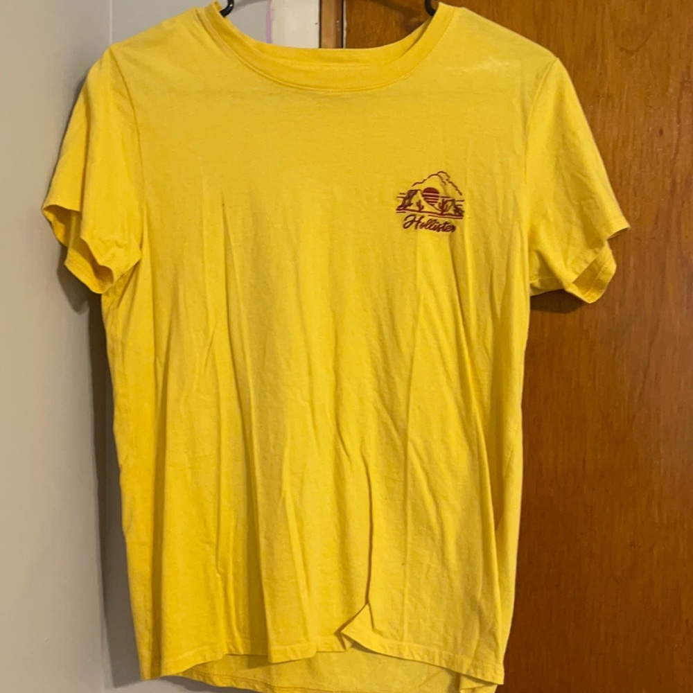 hollister yellow tee